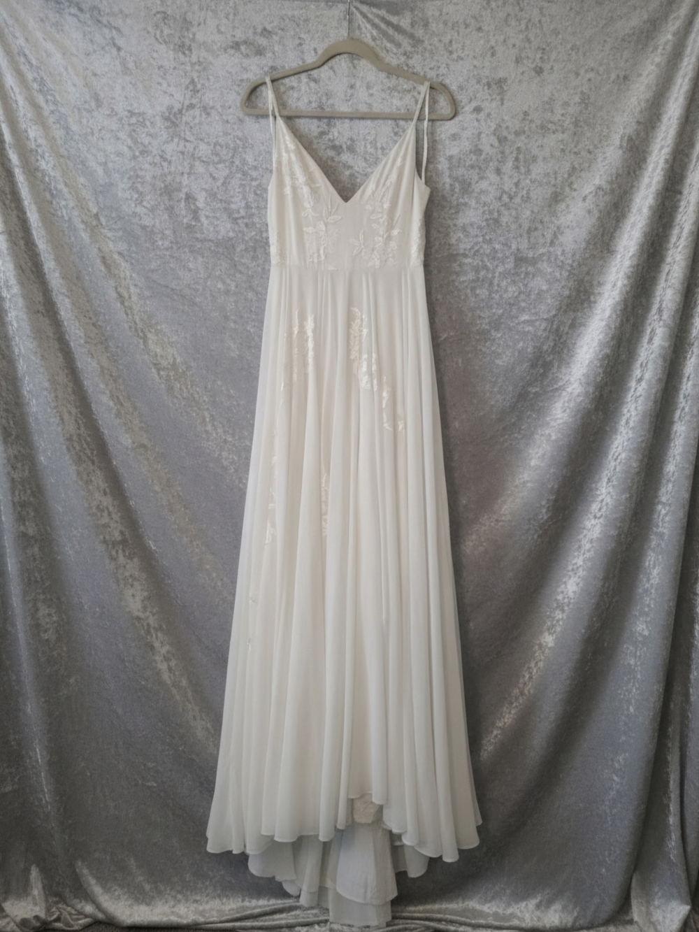 BHLDN Bonaire V-Neck Embroidered Wedding Gown, Never Altered Floor Model - Picture 10 of 13
